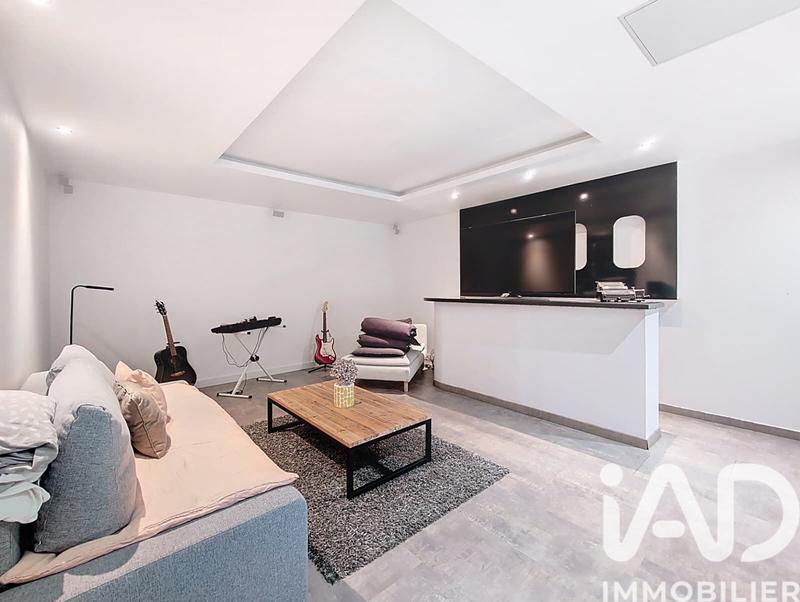 Maison - 215 m² - 6 pièces