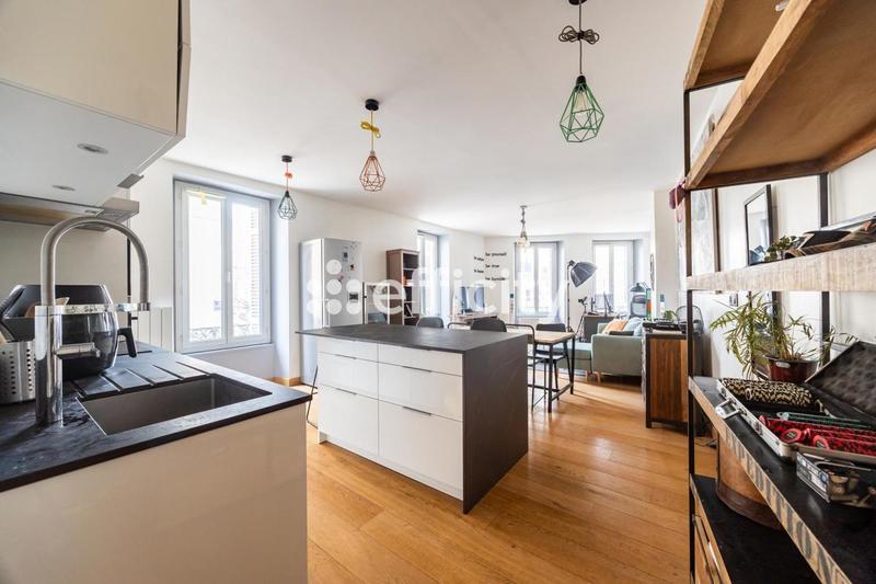 Appartement - 80 m² - 3 pièces