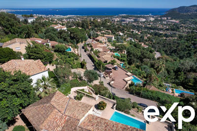 Villa - 285 m² - 6 pièces