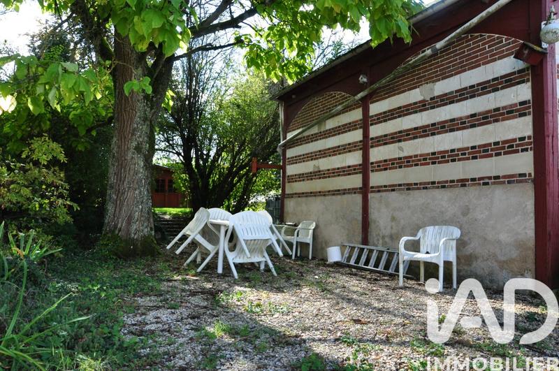 Maison - 280 m² - 9 pièces