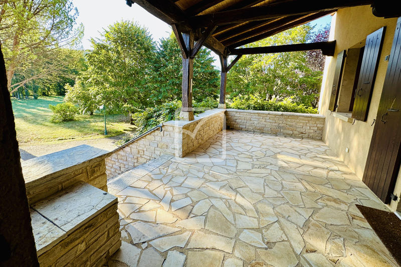 Maison - 250 m² - 11 pièces