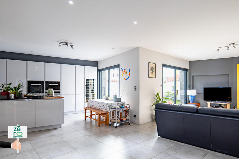 Maison - 182 m² - 7 pièces