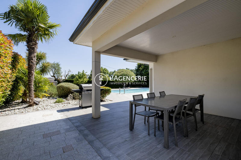 Maison - 180 m² - 5 pièces