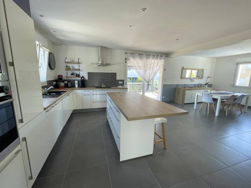 Maison - 105 m² - 5 pièces