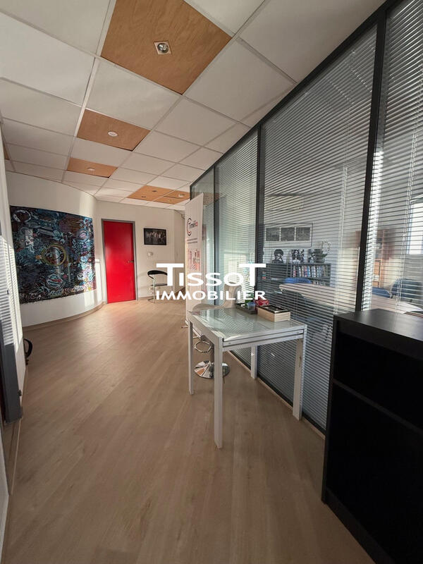 Bureau - 143 m² - 7 pièces