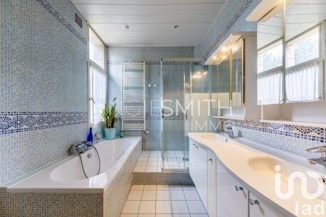 Maison - 223 m² - 10 pièces