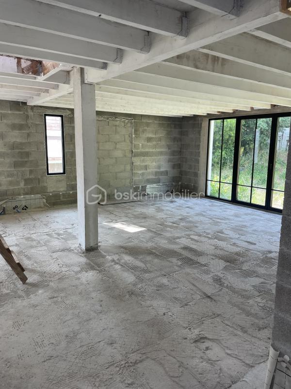 Maison - 220 m² - 5 pièces