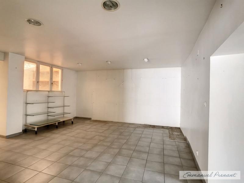 Local commercial - 242 m² - 7 pièces