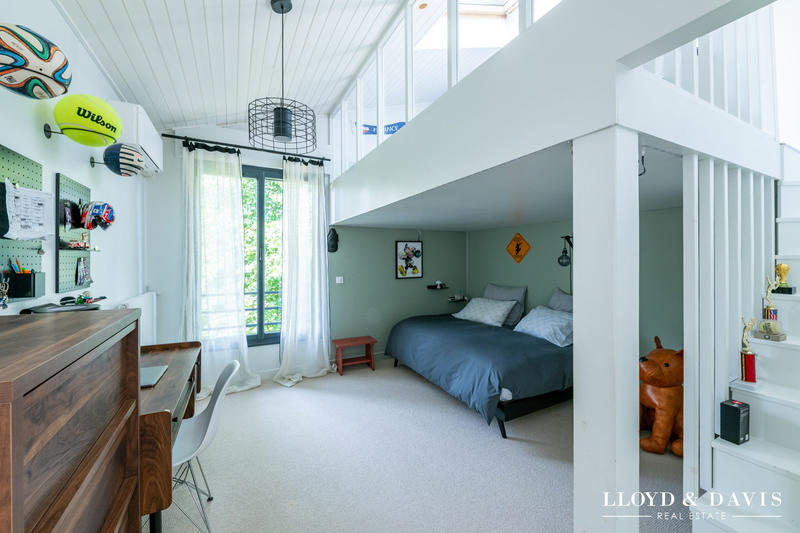 Maison - 326 m² - 8 pièces