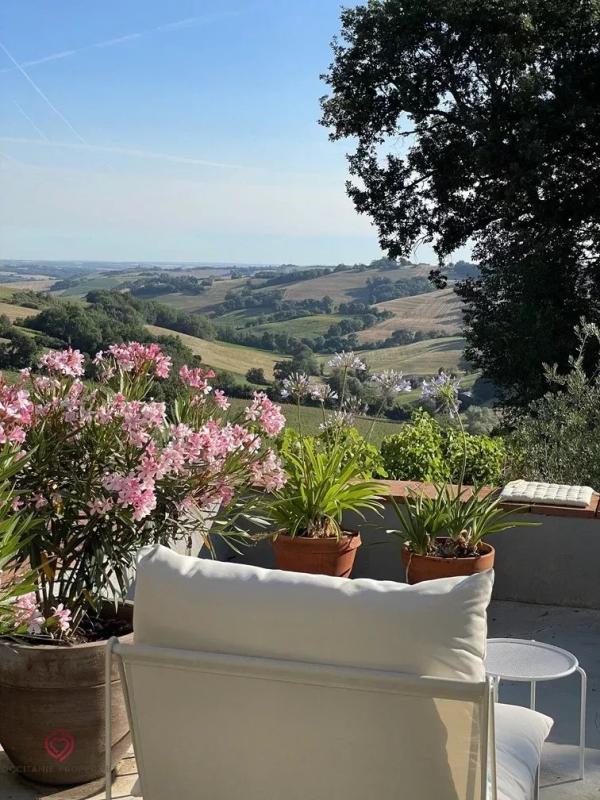 Demeure - 252 m² - 8 pièces