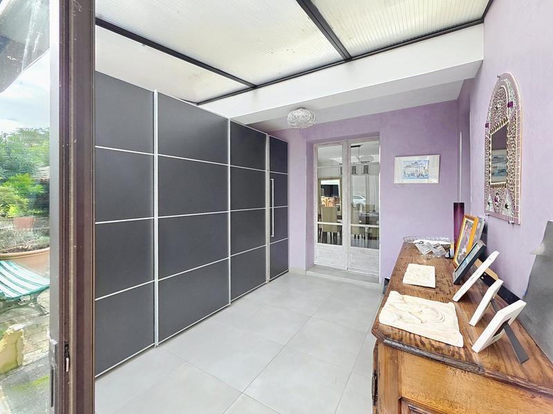 Maison - 246 m² - 10 pièces