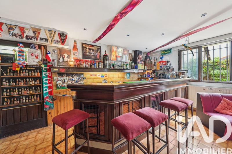 Maison - 230 m² - 9 pièces