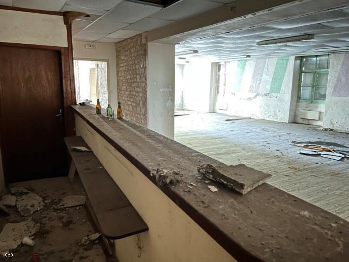 Maison - 250 m² - 10 pièces