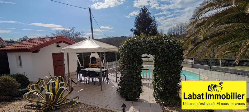 Maison - 194 m² - 9 pièces