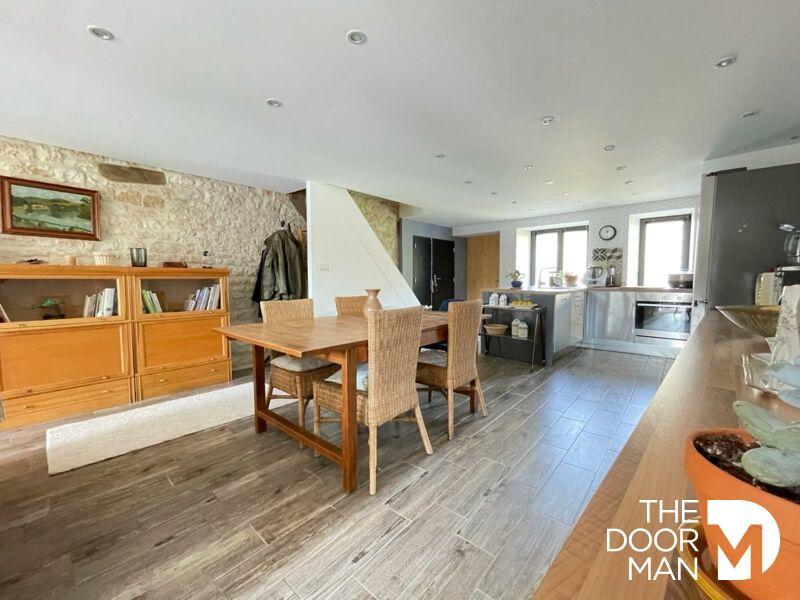 Propriété - 104 m² - 8 pièces