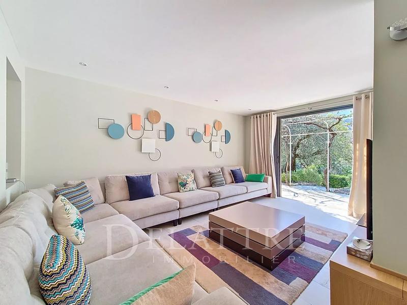 Maison - 222 m² - 8 pièces