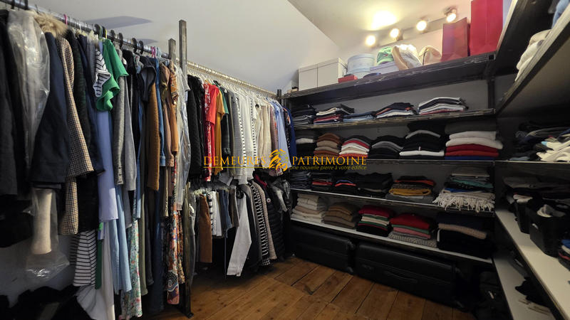 Maison - 247 m² - 6 pièces