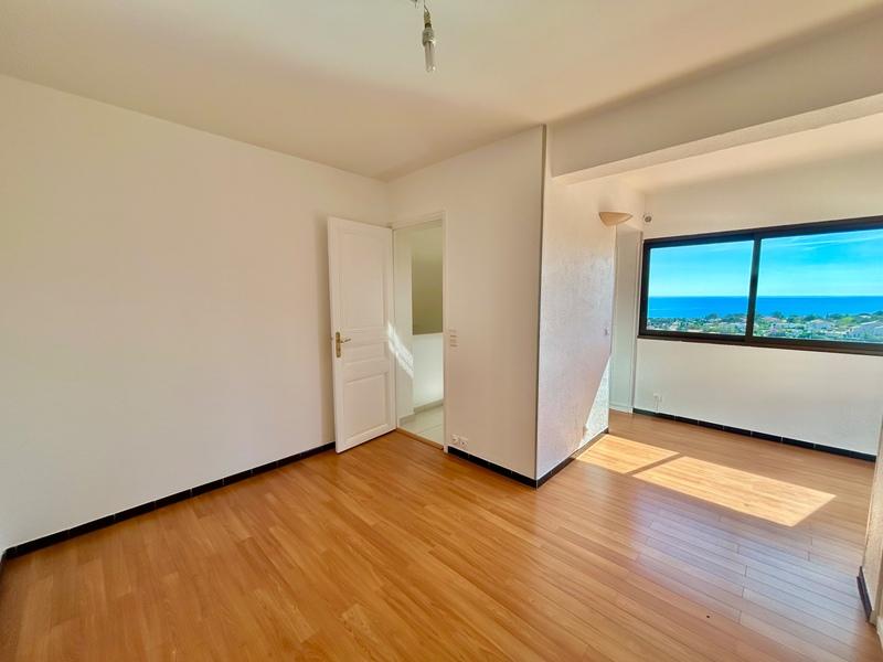 Maison - 240 m² - 8 pièces