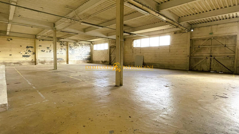 Local commercial - 1 220 m²