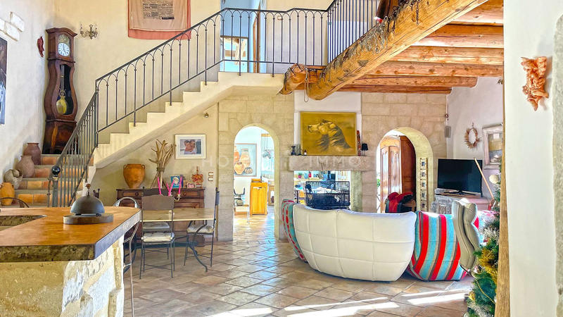 Mas - 300 m² - 9 pièces