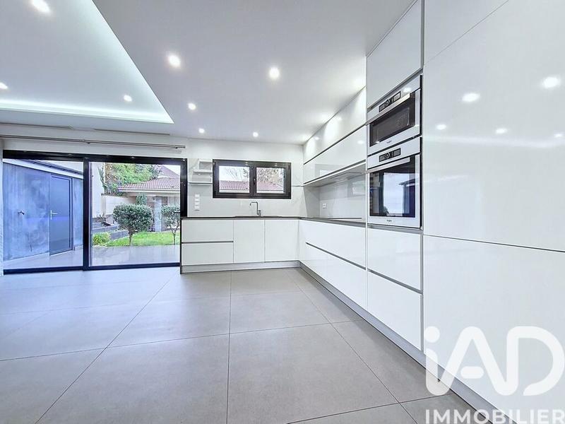 Maison - 159 m² - 7 pièces