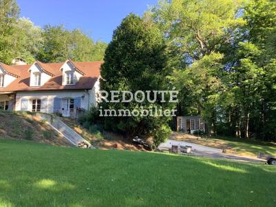 Propriété - 239 m² - 8 pièces