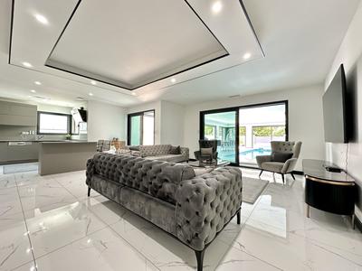 Maison contemporaine - 227 m² - 6 pièces