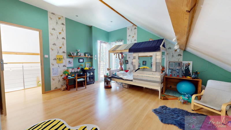 Maison - 234 m² - 10 pièces