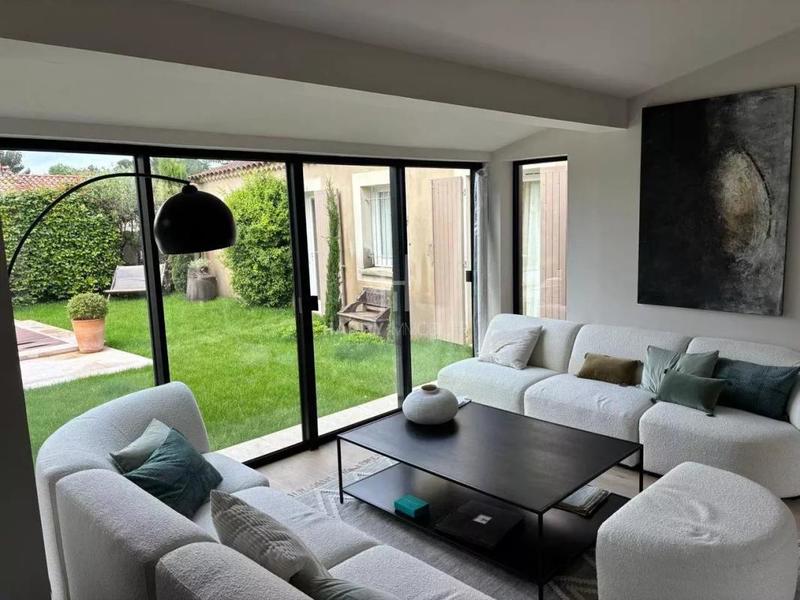 Maison - 220 m² - 7 pièces