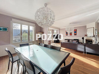 Maison - 240 m² - 9 pièces