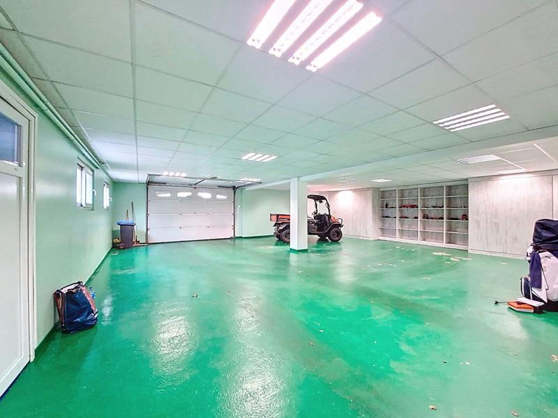 Maison - 400 m² - 11 pièces