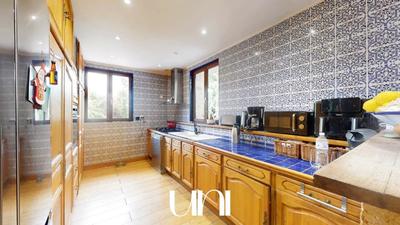 Maison - 214 m² - 6 pièces