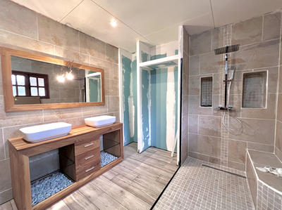 Maison - 280 m² - 8 pièces