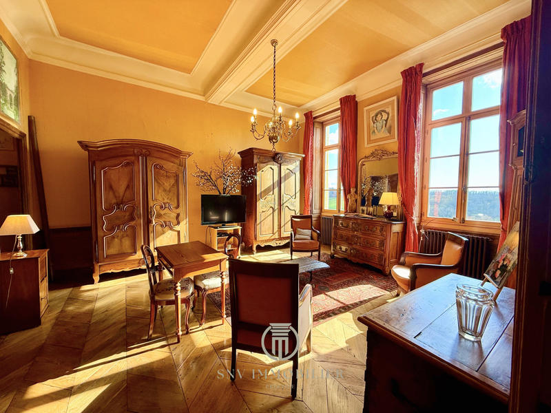 Maison - 317 m² - 13 pièces