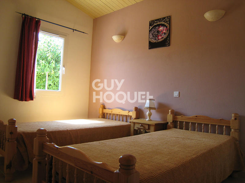 Maison - 300 m² - 18 pièces