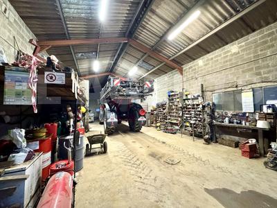 Parking / Garage - 185 m²