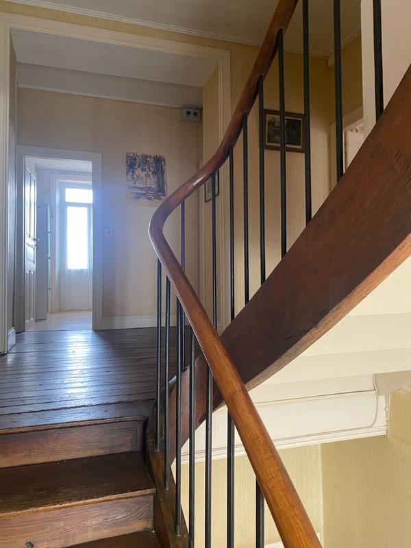 Maison - 211 m² - 7 pièces