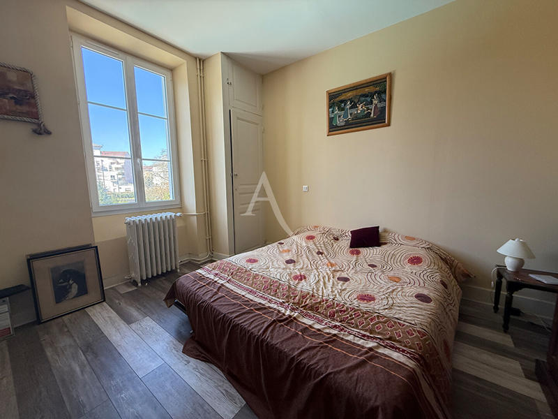 Maison - 265 m² - 10 pièces