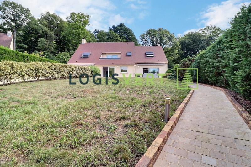 Maison - 198 m² - 8 pièces