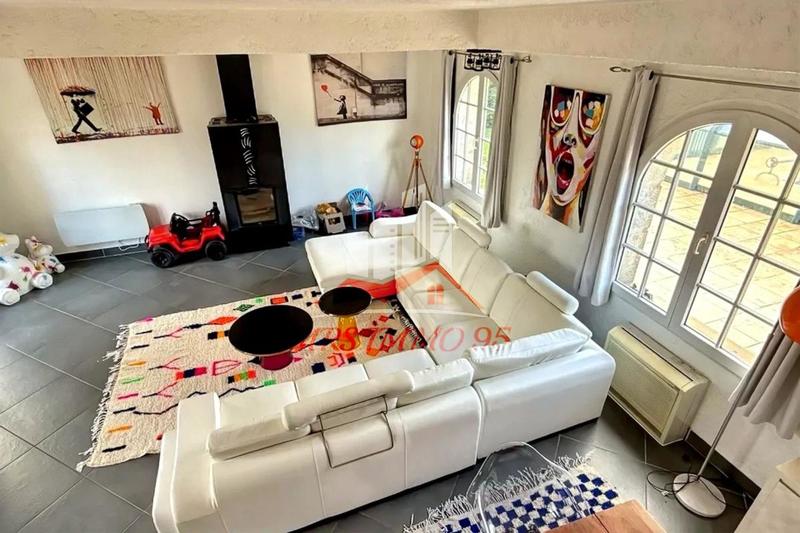 Propriété - 216 m² - 9 pièces