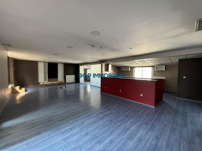 Entrepôt - 1 400 m²