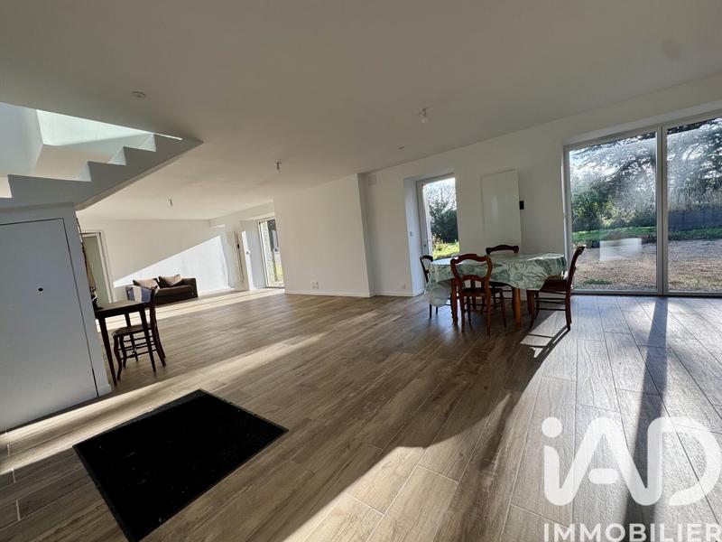 Maison - 220 m² - 8 pièces