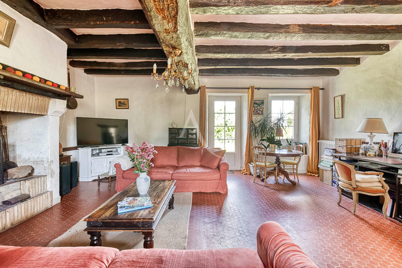 Maison - 228 m² - 8 pièces