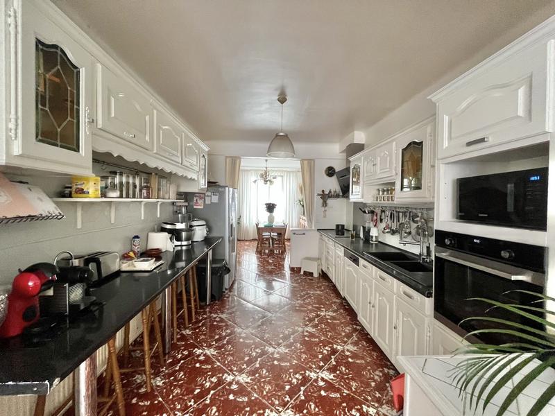 Maison - 230 m² - 10 pièces