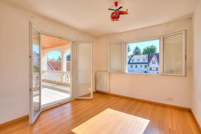 Maison - 223 m² - 8 pièces