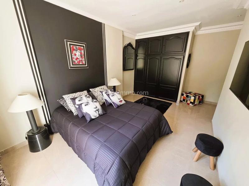 Maison - 226 m² - 7 pièces