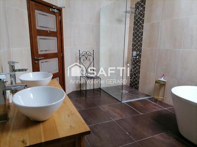 Maison - 965 m² - 17 pièces