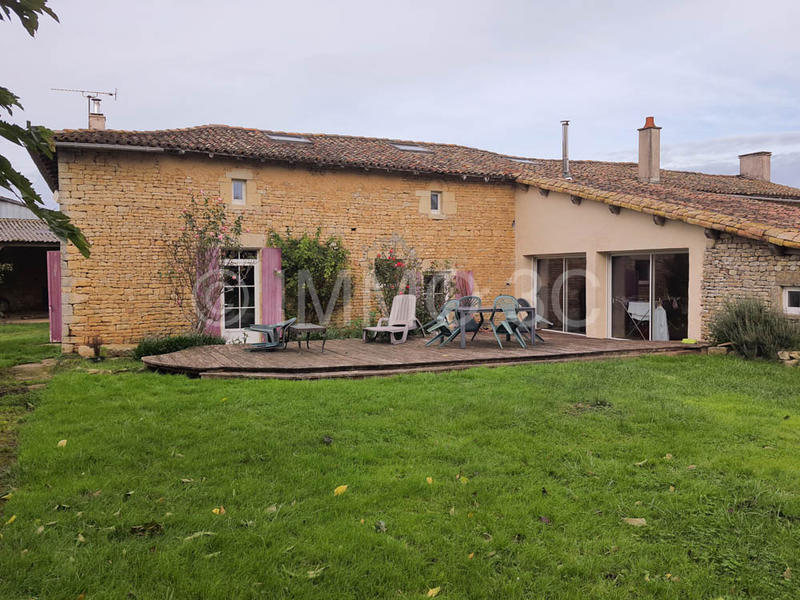 Maison - 313 m² - 13 pièces