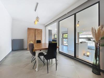 Maison - 236 m² - 10 pièces
