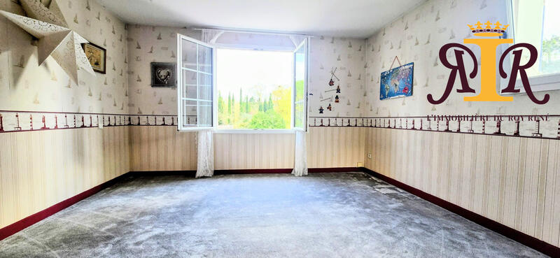 Maison - 270 m² - 10 pièces